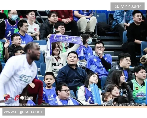 天津先行者鏖战赛场展现团队实力激发球迷热情引燃新赛季激情