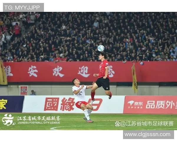 绿茵争锋热血交织见证球场荣耀与青春激情燃烧时刻